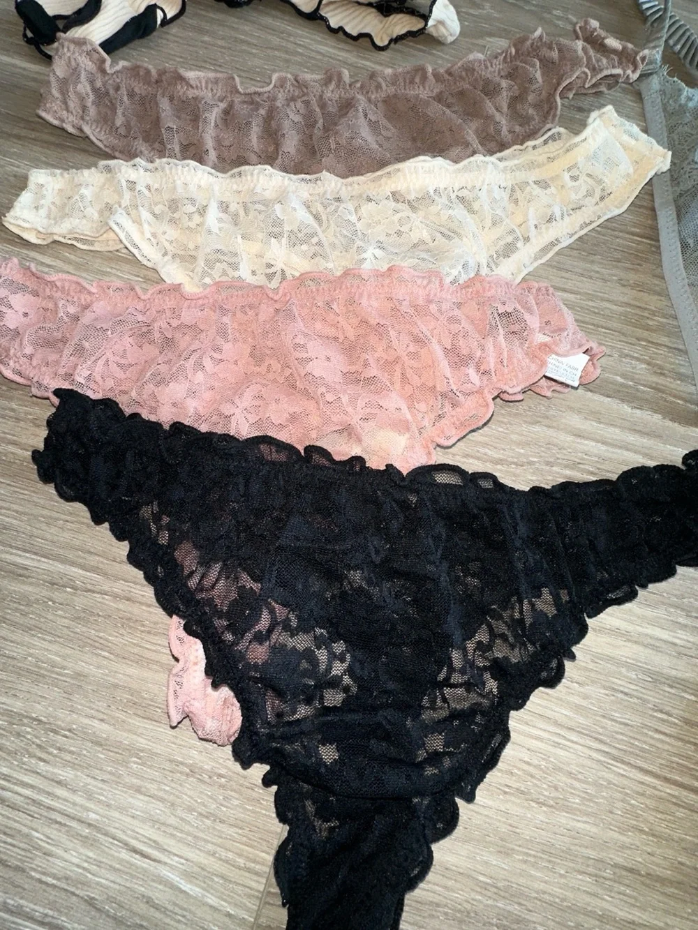 Thongs! - Picture 10 of 14